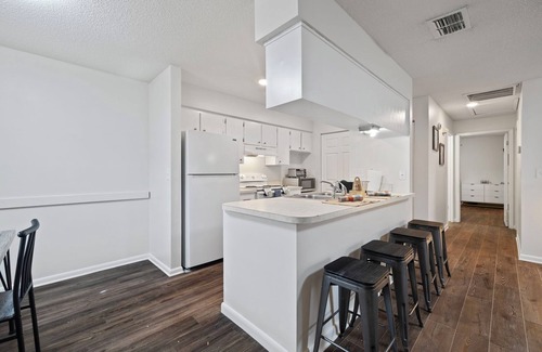 Downtown Zephyrhills House | Fully Renovated & Private 2-bedroom home in Zephyrhills with Porch