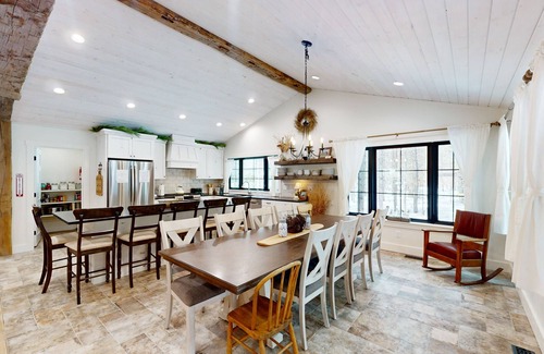 Island Park House | Fully renovated & stylish home with bikes, kayaks, patio, bunk room, fireplace