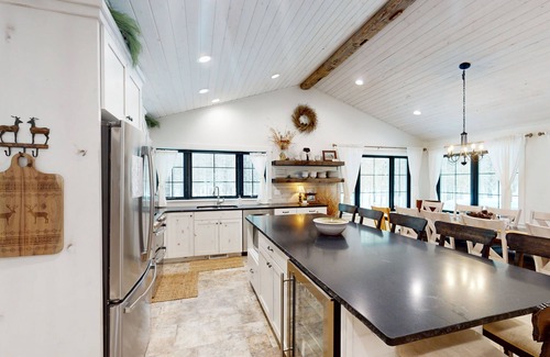 Island Park House | Fully renovated & stylish home with bikes, kayaks, patio, bunk room, fireplace
