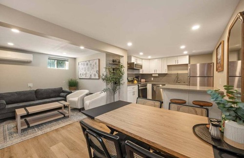 Seattle Metro Area House | Fully renovated sunlight basement ADU in Seward Park