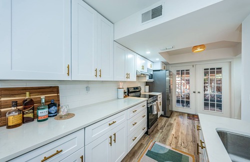Clearwater House | Fully renovated townhome centrally located the heart of Clearwater, Florida!