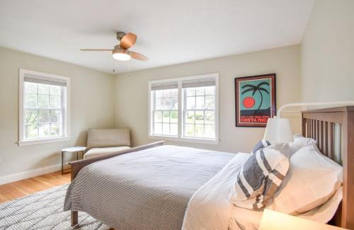 Dennis House | Fully Renovated Walk to Scargo Lake