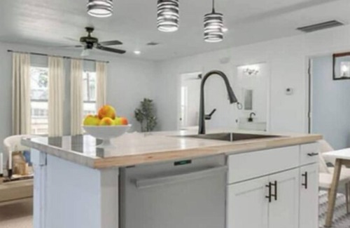 Northwest Los Angeles Heights House | Fully renovatedClose to airportn