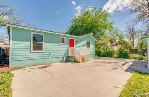 Northwest Los Angeles Heights House | Fully renovatedClose to airportn