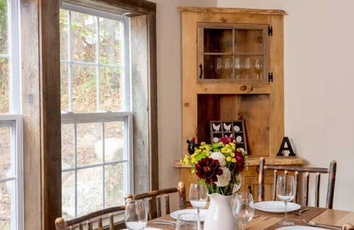 North Creek Apartment | Fully Restored Barn ! The Alexander Ski Barn