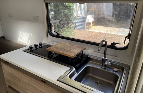 Kingswood House | Fully self contained caravan on rural 1.5 acre property.