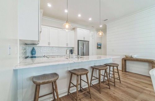 Gulf Shores House | Fully stocked 4bed/4bath beach house-steps away from direct access to the Gulf!