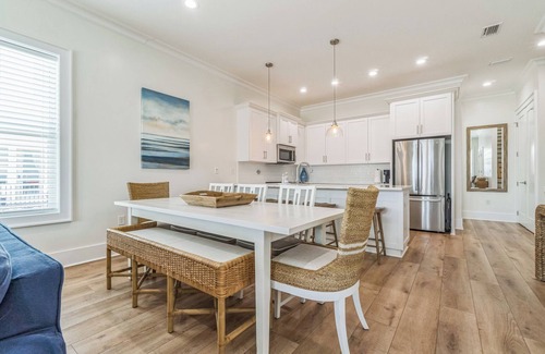 Gulf Shores House | Fully stocked 4bed/4bath beach house-steps away from direct access to the Gulf!