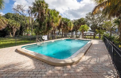 Melbourne Condo | Fully stocked condo, balcony overlooking marina, walking distance to downtown