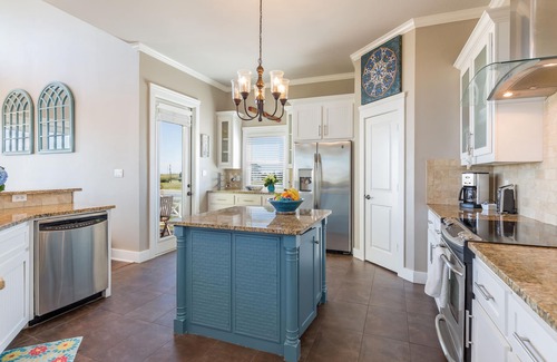 Galveston House | Fully Stocked Kitchen Home on Resort Property with Manicured Beaches & 2 Pools