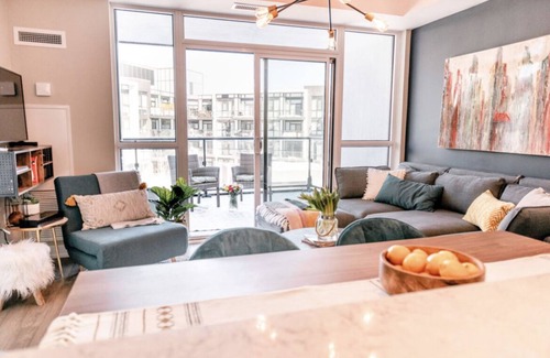 Innisfil Apartment | *FULLY STOCKED MODERN CONDO*