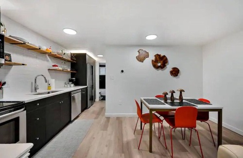 Englewood Apartment | Fully Stocked & Renovated 1/1