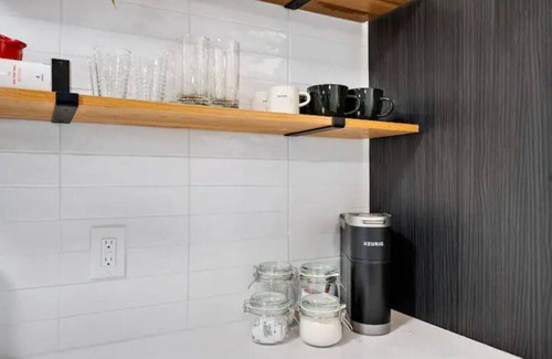 Englewood Apartment | Fully Stocked & Renovated 1/1