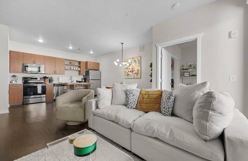 Traverse City Condo | Fully Stocked Trendy Condo Close To Downtown And The Beach