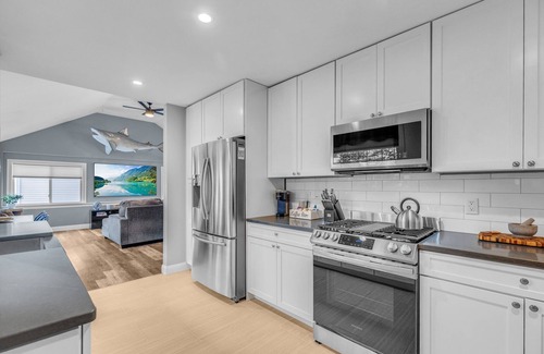 Devon House | Fully Updated Home near Wildemere Beach, Walk to Water, Pet Friendly