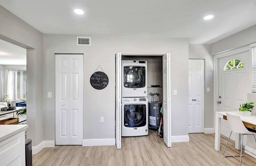 Delray Beach House | Fully Updated Home Sleeps 8 5 Min to the Beach!