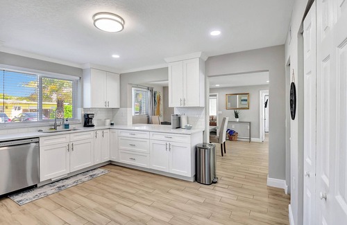 Delray Beach House | Fully Updated Home Sleeps 8 5 Min to the Beach!