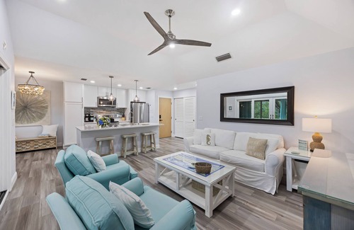 Kiawah Island Condo | Fully Updated Kiawah Tennis Club Villa! Screened Porch! NEW LISTING