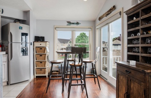 Manistee Condo | Fully Updated Marina View Condo
