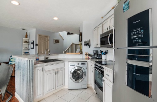 Manistee Condo | Fully Updated Marina View Condo