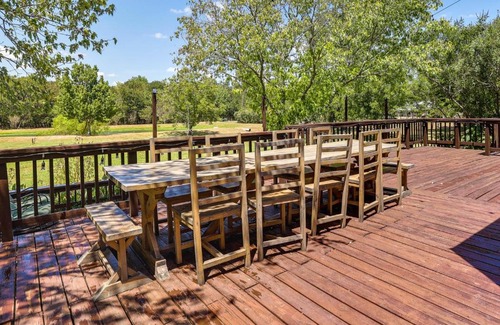 Clodine Villa | Fulshear Vacation Rental with Guest House and Deck!