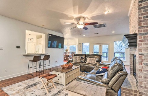 Clodine Villa | Fulshear Vacation Rental with Guest House and Deck!