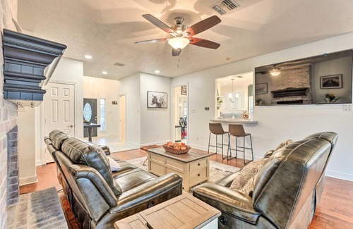 Clodine Villa | Fulshear Vacation Rental with Guest House and Deck!