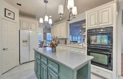 Clodine Villa | Fulshear Vacation Rental w/Guest House & Deck!