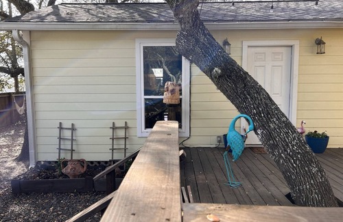 Fulton Cottage | Fulton fishing cottage that is blocks from Fulton fishing pier.