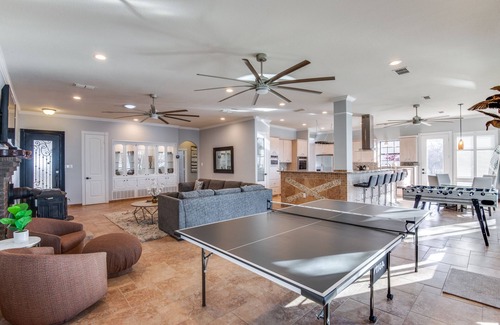 Oak Point House | Fun 3 Bedroom Lakehouse