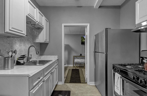 Allentown Apartment | ⭐FUN 3D Wall, HANGING SWING. ALLENTOWN, NEAR EVERYTHING!⭐
