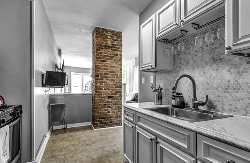 Allentown Apartment | ⭐FUN 3D Wall, HANGING SWING. ALLENTOWN, NEAR EVERYTHING!⭐