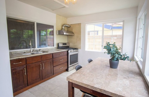 La Palma House | Fun and Central SoCal Home with WiFi, AC