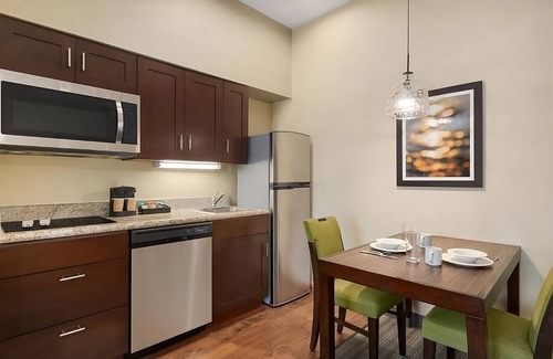 Feather Sound Hotel | Fun and Relaxation! 2 Relaxing Units, Full Kitchen, Free Breakfast, Pool!