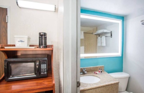 Winter Haven House | Fun and Relaxation in Winter Haven! 2 Queen Beds,