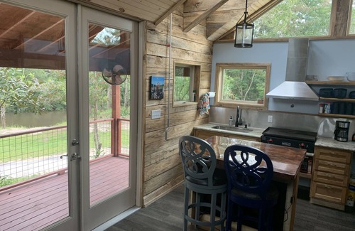 Biloxi Cabin | Fun Bunkhouse located right on the River