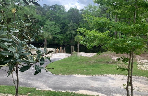 Biloxi Cabin | Fun Bunkhouse located right on the River