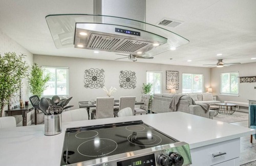 Raisin House | Fun City Haven Spacious Retreat in Fresno