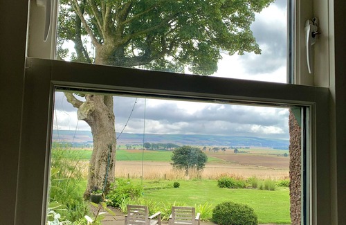 Laurencekirk Cottage | Fun & cosy luxury cottage with great views, large garden, nearby woods & beaches