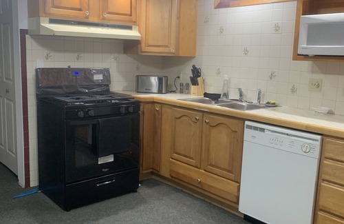Moscow House | Fun Cozy 2 Bedroom 1 Bath Getaway 30 mins or less to everything