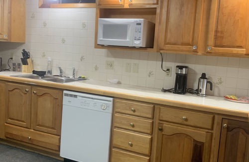 Moscow House | Fun Cozy 2 Bedroom 1 Bath Getaway 30 mins or less to everything