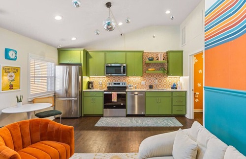 Greenwood Condo | Fun & Fabulous - Walk to Bars, Coffee & Restaurants