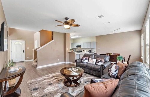 Barker House | Fun Family Friendly Home Great Location in Houston 3BDR 2.5 Bath