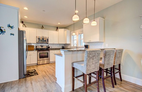 Bermuda Bay House | Fun Family Getaway | Pool, Playground & Beach Close