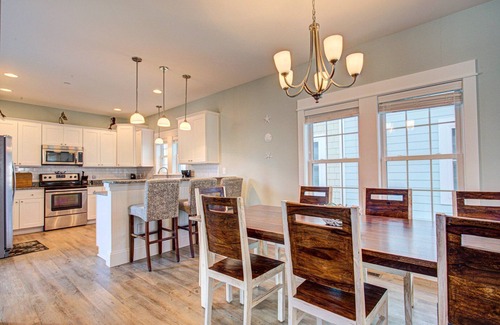 Bermuda Bay House | Fun Family Getaway | Pool, Playground & Beach Close