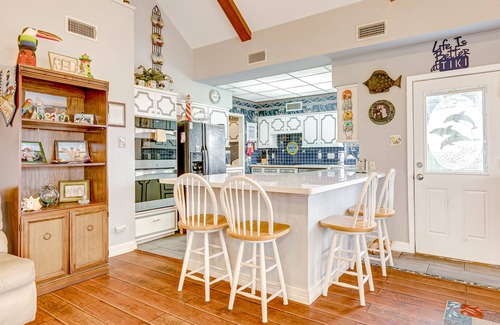 Galveston House | Fun Family Retreat W/Fast WiFi, Canal Access, Large Deck, & More - Dogs Welcome