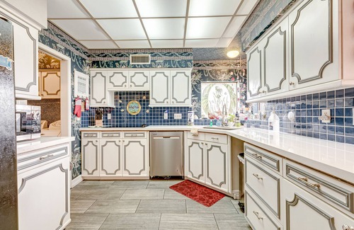 Galveston House | Fun Family Retreat W/Fast WiFi, Canal Access, Large Deck, & More - Dogs Welcome