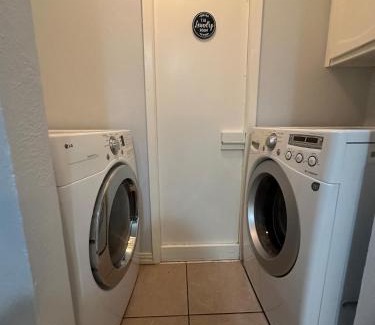 West Arlington Apartment | Fun-Filled 3 bedroom Retreat Near Six Flags & Stadiums