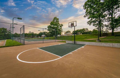 Branson Apartment | Fun-Filled 4BR Villa | Pools, Hot Tubs, Golf & Entertainment!