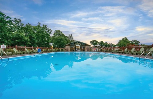 Branson Apartment | Fun-Filled 4BR Villa | Pools, Hot Tubs, Golf & Entertainment!